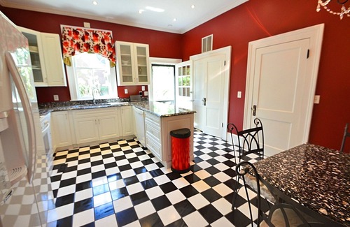 Beach Institute House | Historic John Starr 1892 Home: Pet Friendly & Family Ready