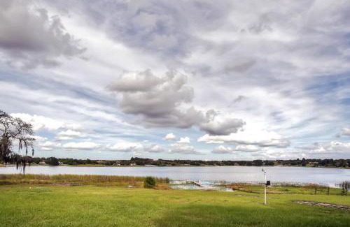 Lake Wales House | Historic Lakefront Retreat: Perfect for Families & Nature Lovers