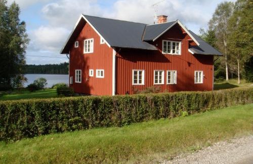 Sunnansjo Villa | Serene Historic Villa - Ski, Boat & Relax by the Lakeside
