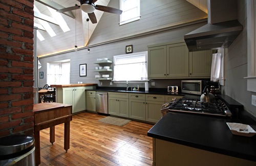 Hot Springs House | Historic Waterfront Home in Downtown Hot Springs – 10/10 Rating