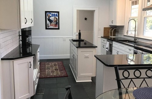 Keezletown Cabin | Historic Lodge with Hot Tub, Near JMU & Massanutten