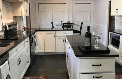Keezletown Cabin | Historic Lodge with Hot Tub, Near JMU & Massanutten