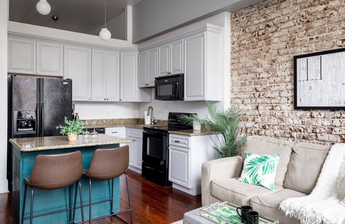 Yamacraw Village Condo | Historic Downtown Savannah Loft with Ocean View Amenities