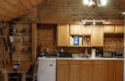 Albany Apartment | Historic Loft Suite in Downtown Albany with Spa & Breakfast