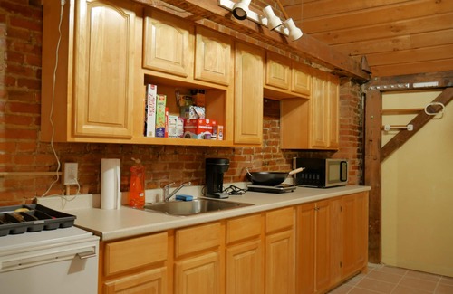 Albany Apartment | Historic Loft Suite in Downtown Albany with Spa & Breakfast