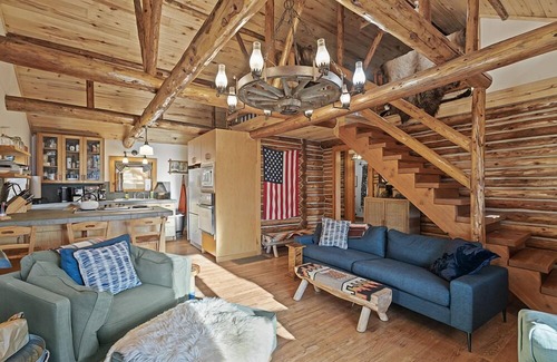 Durango - Purgatory House | Historic Log Cabin with Breathtaking Lake Views & Pet Friendly