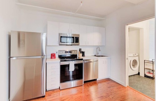 South Main Historic District Apartment | Historic Vibe at SM 301 on Main St - Rated 9.4/10!