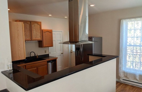 Windsor Apartment | Cozy Historic Main Street 2-Bedroom Apartment with Views