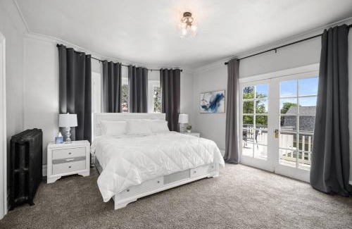 Spokane House | Historic Manor: Family-Friendly Retreat with 8 Bedrooms