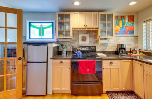 Mapleton Cottage | Historic Mapleton Cottage with River Views & Hot Tub Access