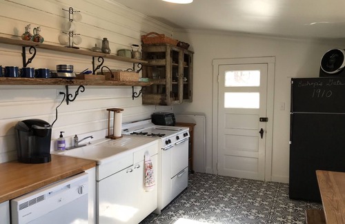 Bluemont House | Experience the Historic Blue Ridge Overlook Cottage