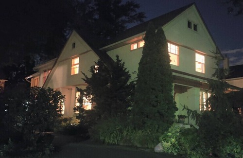 Oak Park Apartment | Historic Oak Park Residence: Family-Friendly with Breakfast