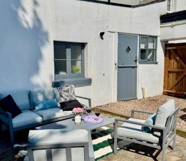 Teignmouth House | Historic 'Old Toll House' at Shaldon Bridge - Pet Friendly!