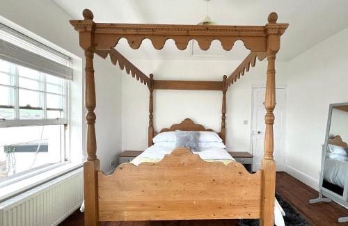 Teignmouth House | Historic 'Old Toll House' at Shaldon Bridge - Pet Friendly!