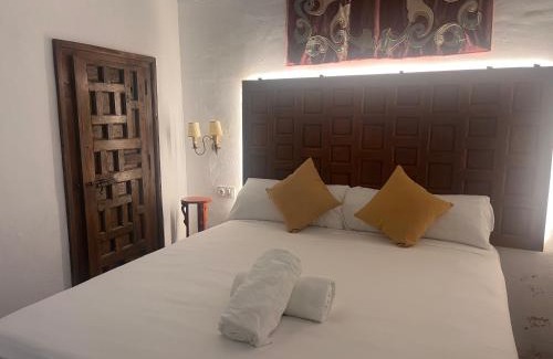La Catedral Apartment | Historic Casa de las Cabezas in Córdoba - Guest Rated 9.4