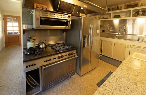 Downtown Klamath Falls Cabin | Historic Point Comfort Lodge with Lake Views at Rocky Point