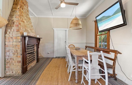 Boolambayte House | Historic Post Office Stay: A Tranquil Family Retreat
