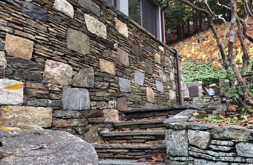 Pound Ridge Cottage | Historic Pound Ridge Cottage with Breakfast & Kitchen Amenities