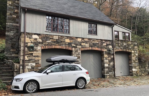 Pound Ridge Cottage | Historic Pound Ridge Cottage with Breakfast & Kitchen Amenities