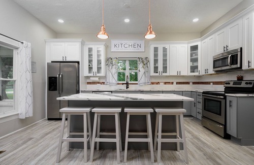 Winter Haven House | Historic 5 Bedroom Plantation Home with Lake Views