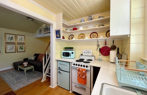 Historic Old Northeast Cottage | Historic Cottage Retreat by Waterfront Park & Downtown Path