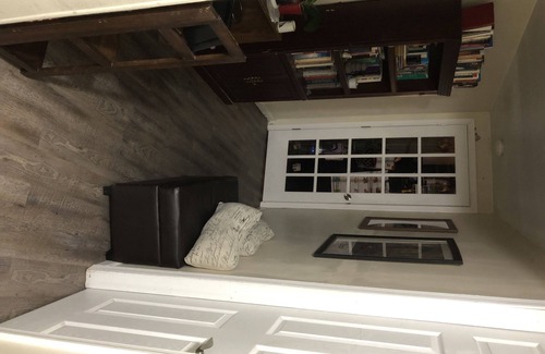 Middletown Apartment | Charming Historic Room with Kitchen in Downtown Middletown