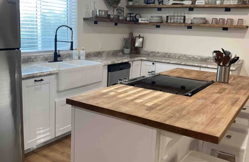 West Monroe House | Discover Historic Rails Retreat: Rated 9.8 & Family-Friendly