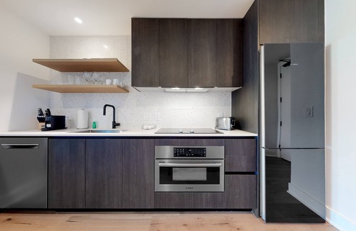 Rainey Street Historic District Apartment | Historic Rainey Street Condo with City Views & Rooftop Pool