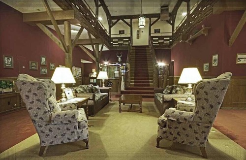 June Lake House | Historic High Sierra Alpine Lodge with Stunning Lake Views