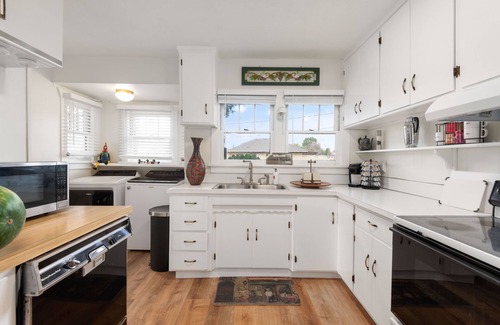 Prosser House | Historic Riverfront Farmhouse with Private Waterfront Access