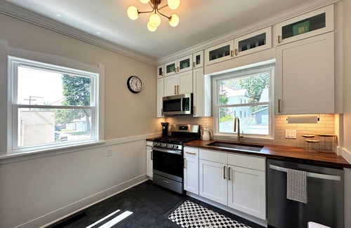 Kankakee House | Historic Sheridan House: Ocean View & Family-Friendly Stay