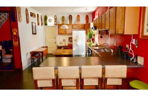 Springfield House | Historic Skatepark Retreat with Hot Tub Near Lincoln's Home