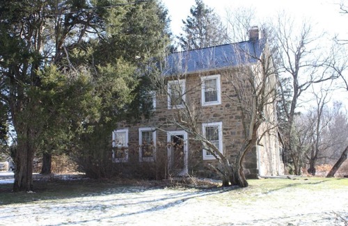 Cherryville House | Quaint Stone House with Lake Views in Tranquil Countryside