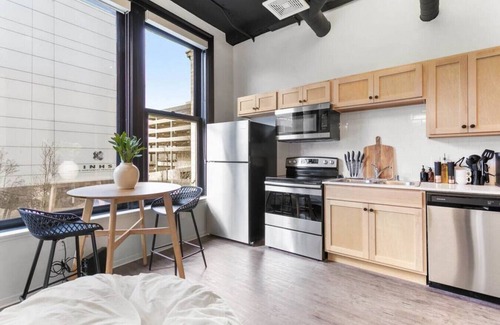 East Central Apartment | Discover Roav Stays - Marjorie Studio with Top Amenities