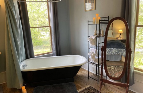 Magnolia Bed & Breakfast | Historic Suite 2: Guest Rated 9.4, Family-Friendly Stay