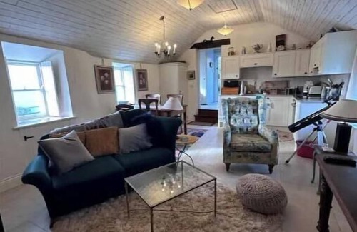 Tullaroan Cottage | Historic Thatched Cottage Retreat in Co Kilkenny