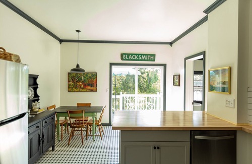 Hudson House | Historic Townhouse in Hudson, NY - Family-Friendly Retreat