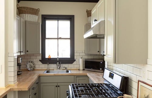 Hudson House | Historic Townhouse in Hudson, NY - Family-Friendly Retreat