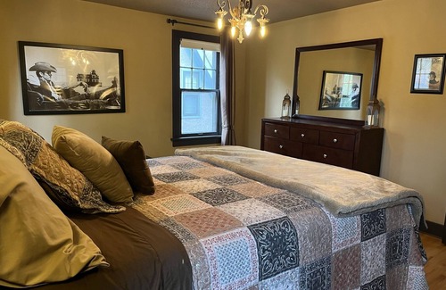 Sioux Falls Hotel | Historic Twin Tudors Inn: Poolside Retreat with Spa Access