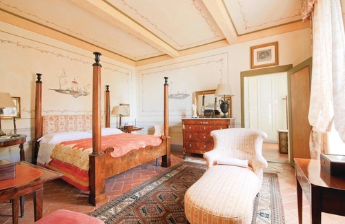 Giugnano House | Historic vacation home in a hilly location in the characteristic historic village of Larciano Castel
