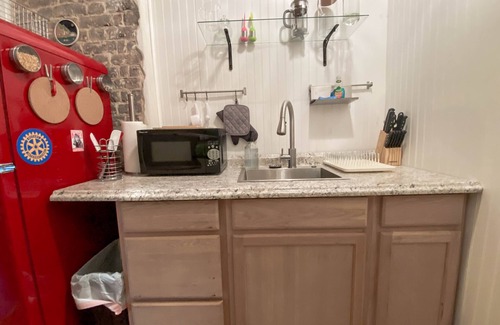 New Kent Bed & Breakfast | Elegant Vaiden Inn: Historic Retreat with Kitchenette & More