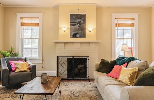 West Campus House | Historic Victorian 4BR Home on UT Campus and Downtown