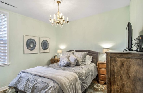Florence Apartment | Historic Victorian Retreat with Outdoor Adventures & Pet-Friendly