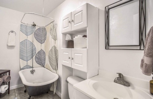 Florence Apartment | Historic Victorian Retreat with Outdoor Adventures & Pet-Friendly