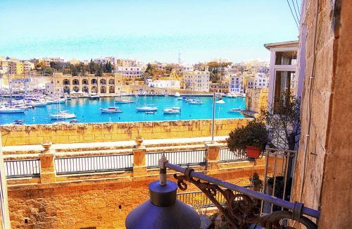 Birgu Apartment | Historic Vittoriosa Maisonette with Sea View & Family-Friendly