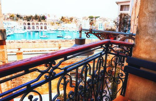 Birgu Apartment | Historic Vittoriosa Maisonette with Sea View & Family-Friendly