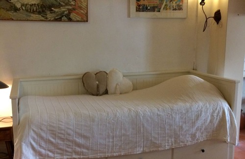 Utrecht City Center Bed & Breakfast | Historic Wharf Apartment: Canal Views & Spa Amenities