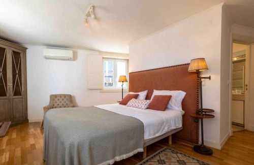 Misericordia Apartment | Historical 3 Bedroom Duplex Apartment in Lisbon