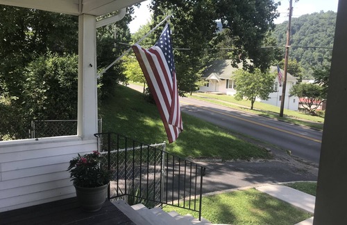 Fourmile House | Discover The Gambrel House in Historic Pineville, KY