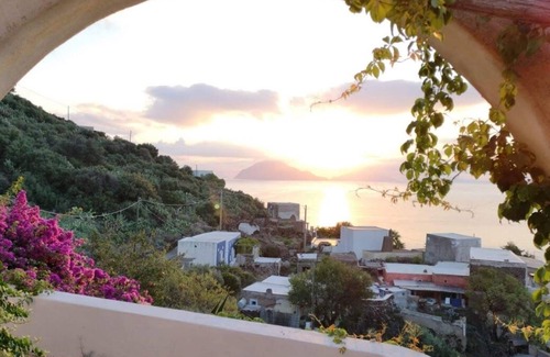 Alicudi Porto House | historical and panoramic house in loc. Tonna